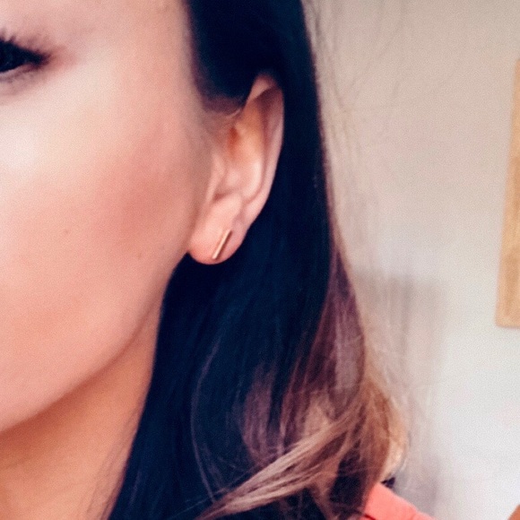 Silver Bar Minimalist Line Geometric Stud Earrings - Picture 2 of 2